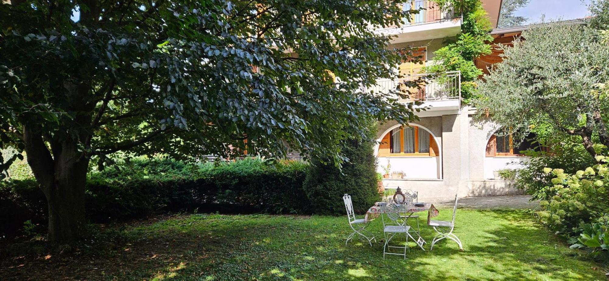 Appartamento Con Ingresso Autonomo, Giardino Privato E Portico Introbio Kültér fotó